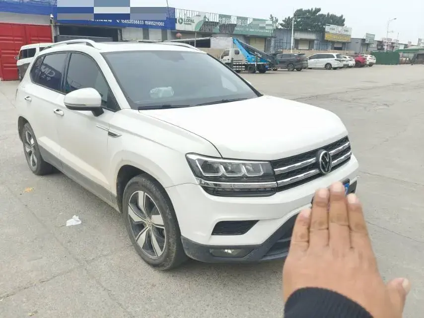 2019 VOLKSWAGEN THARU thumbnail 2