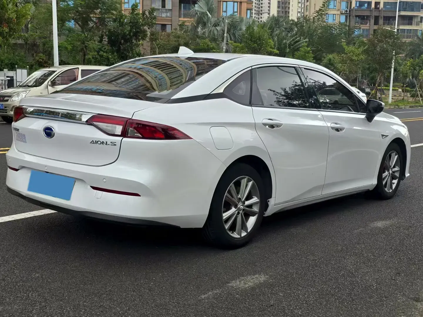 2019 AION S thumbnail 4