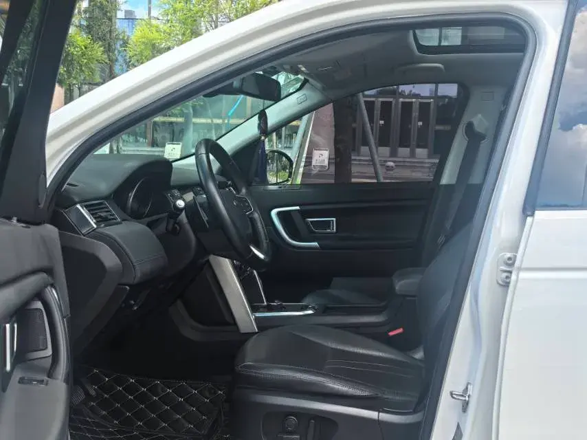 2019 LAND ROVER thumbnail 4