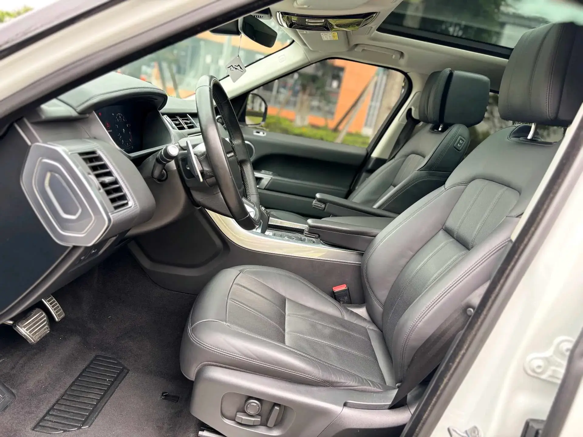 2021 LAND ROVER thumbnail 3