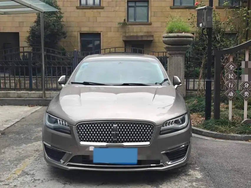 2018 LINCOLN MKZ thumbnail 2