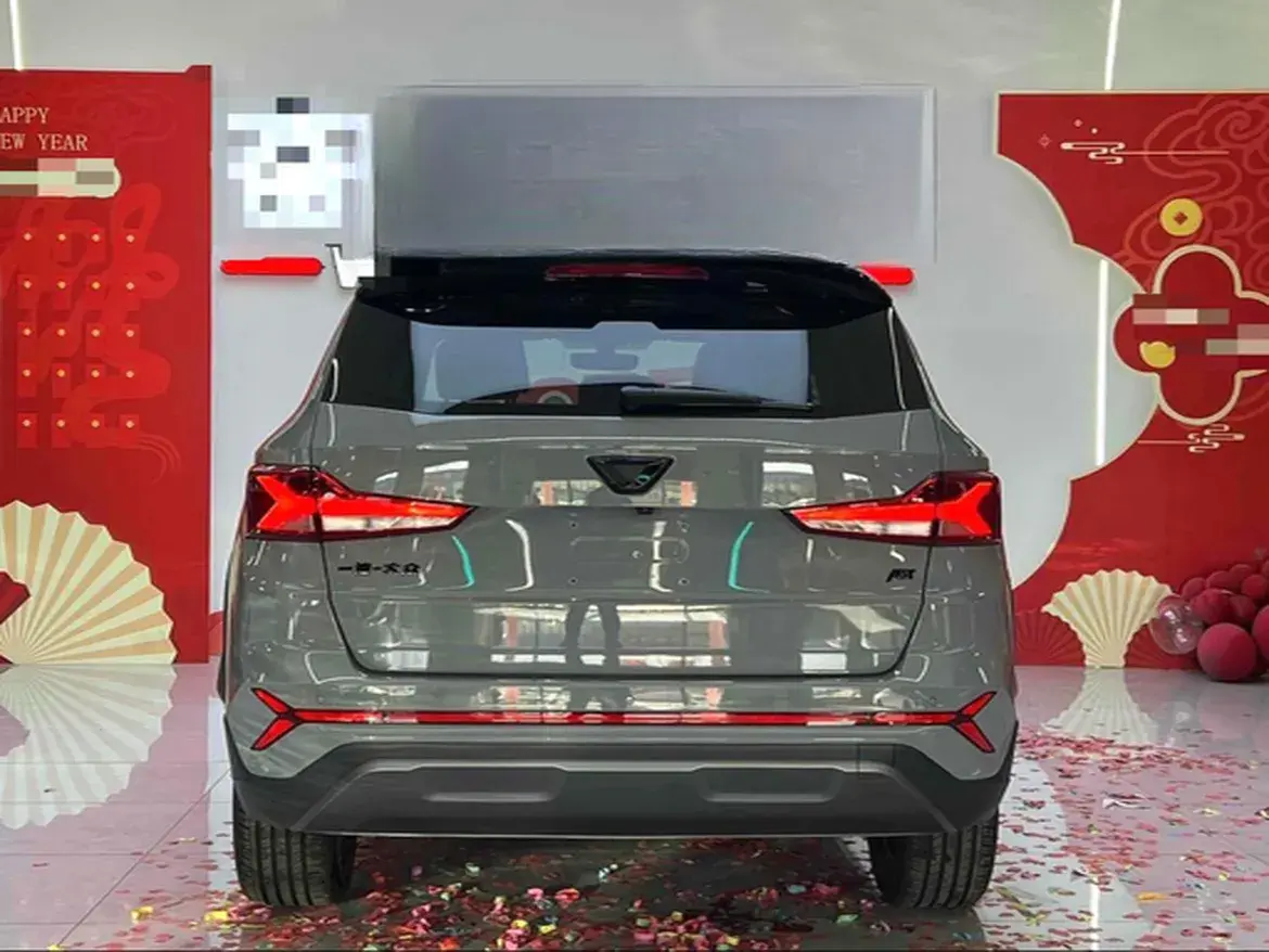 2023 JETTA VS7 thumbnail 4