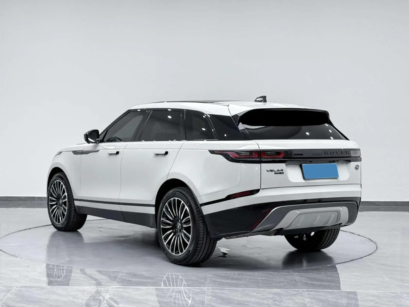 2019 LAND ROVER thumbnail 3