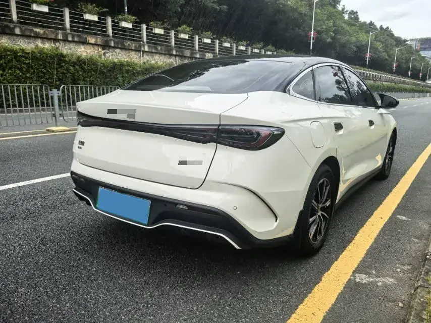 2024 BYD SEAL thumbnail 3