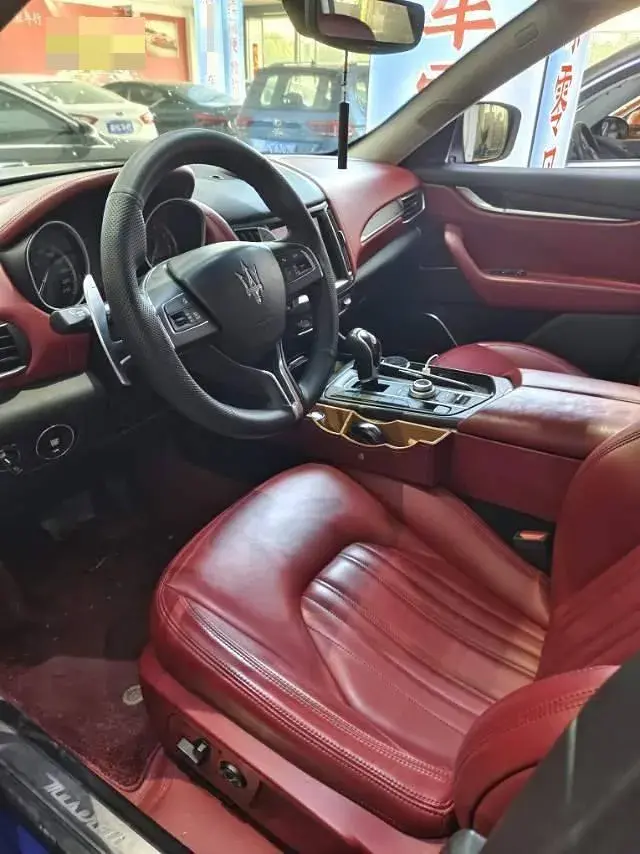 2016 MASERATI LEVANTE thumbnail 3