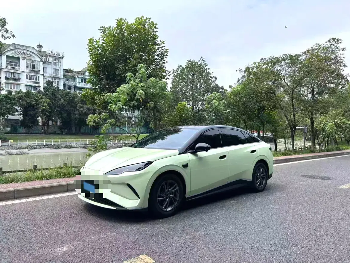 2025 BYD SEAL view 1