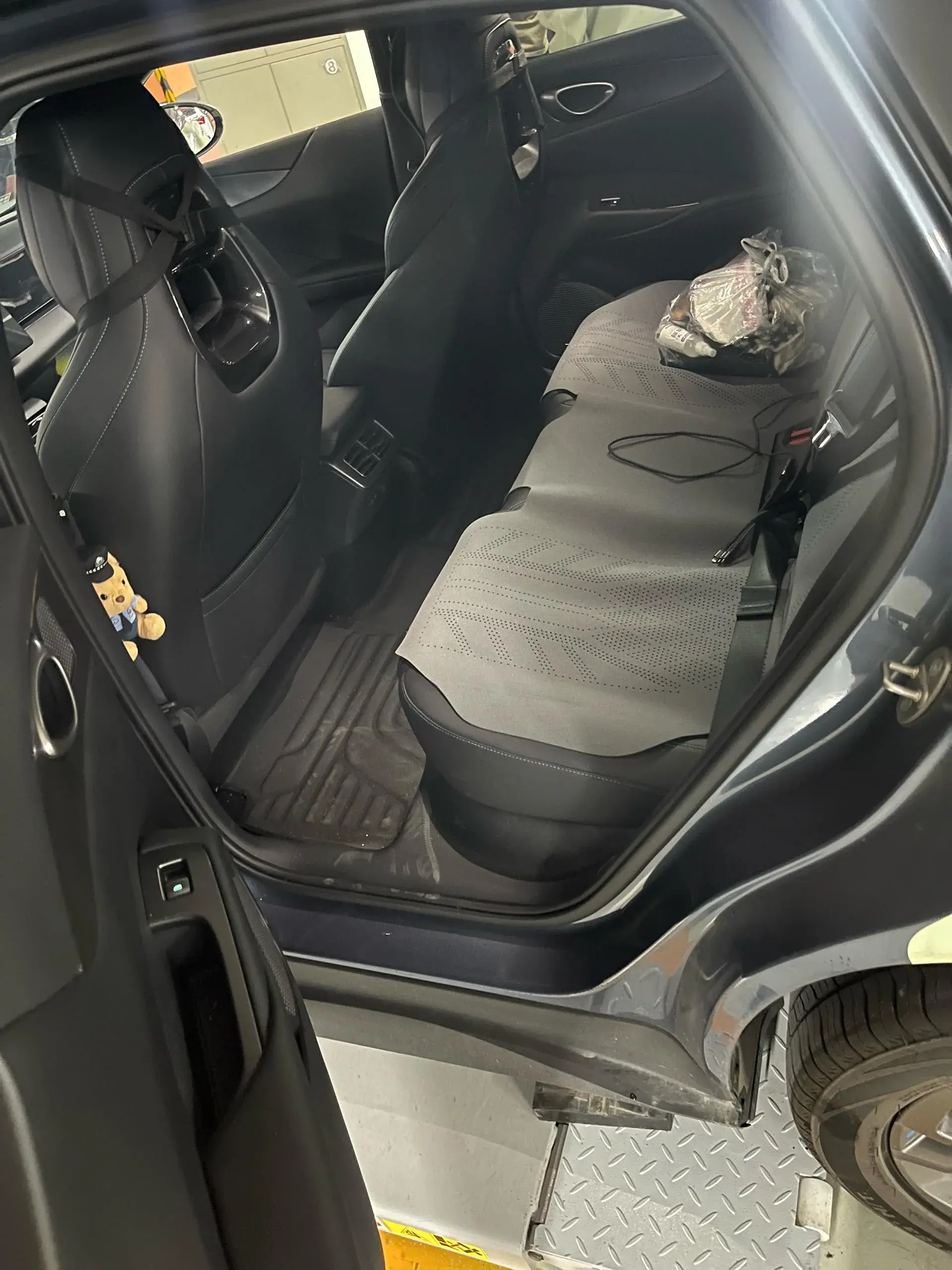 2025 BYD SEAL thumbnail 3