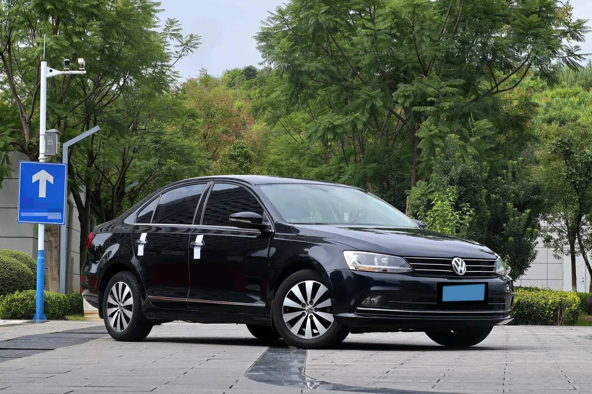 2018 VOLKSWAGEN SAGITAR thumbnail 3