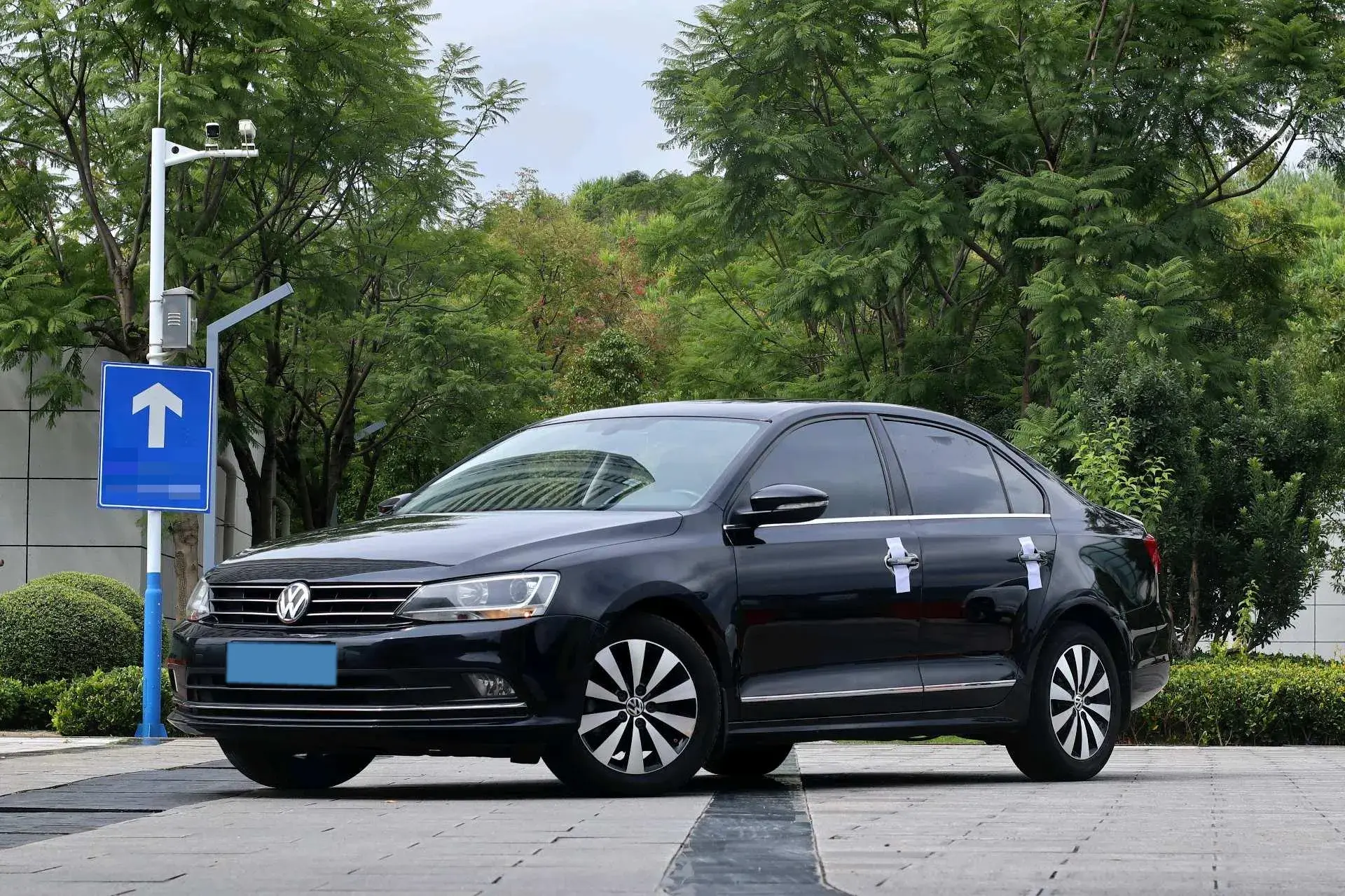 2018 VOLKSWAGEN SAGITAR view 1