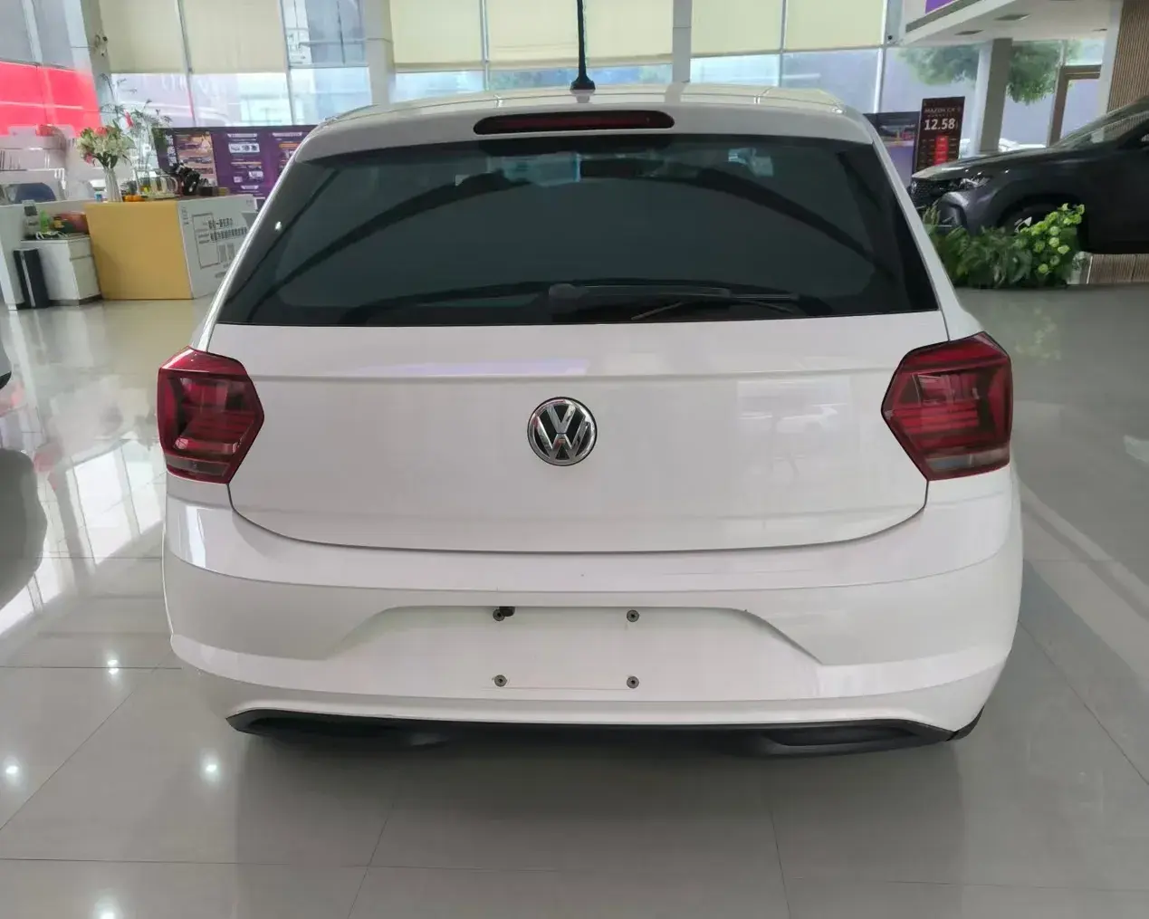2019 VOLKSWAGEN POLO thumbnail 3