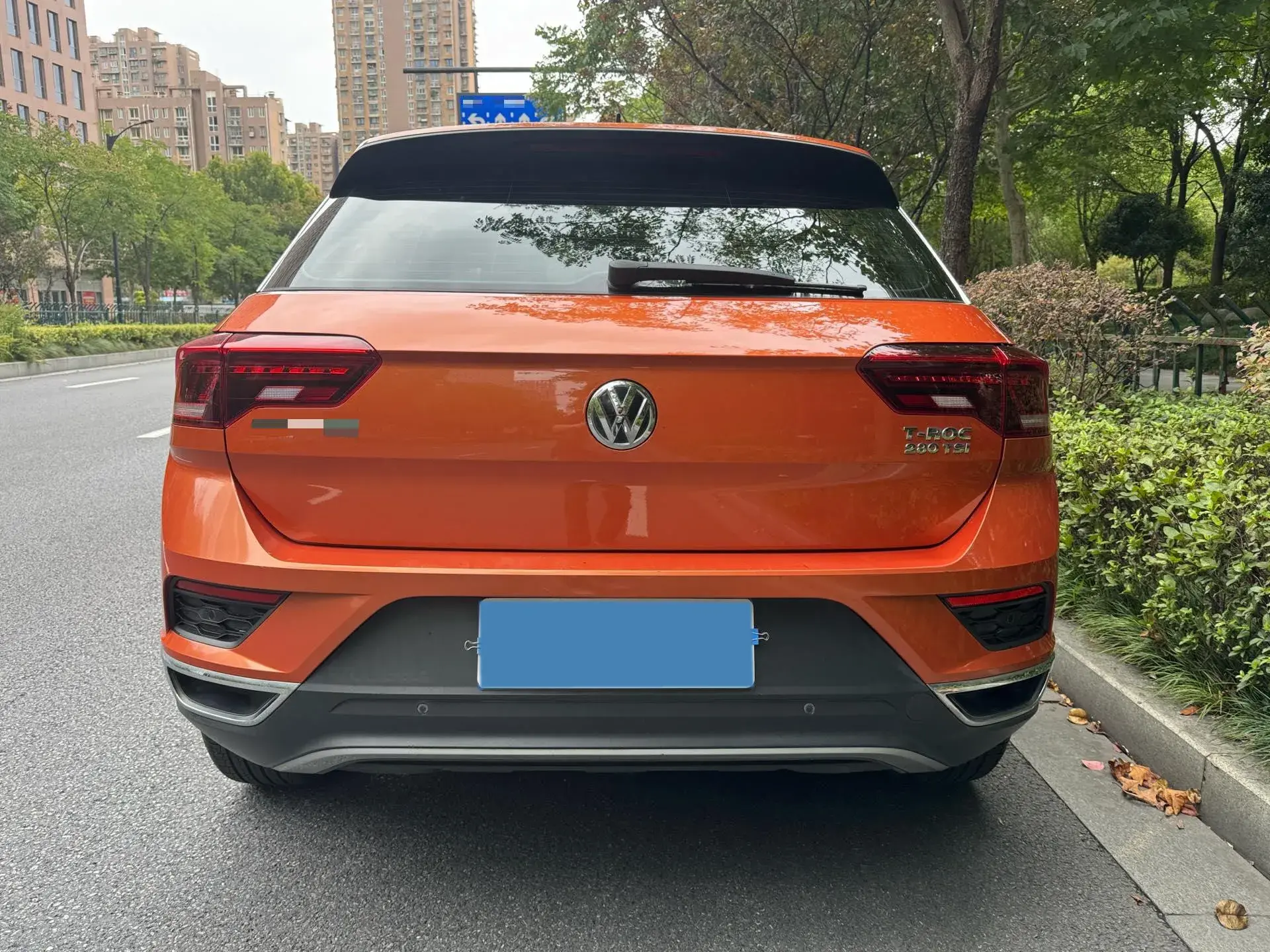 2018 VOLKSWAGEN T-ROC thumbnail 4