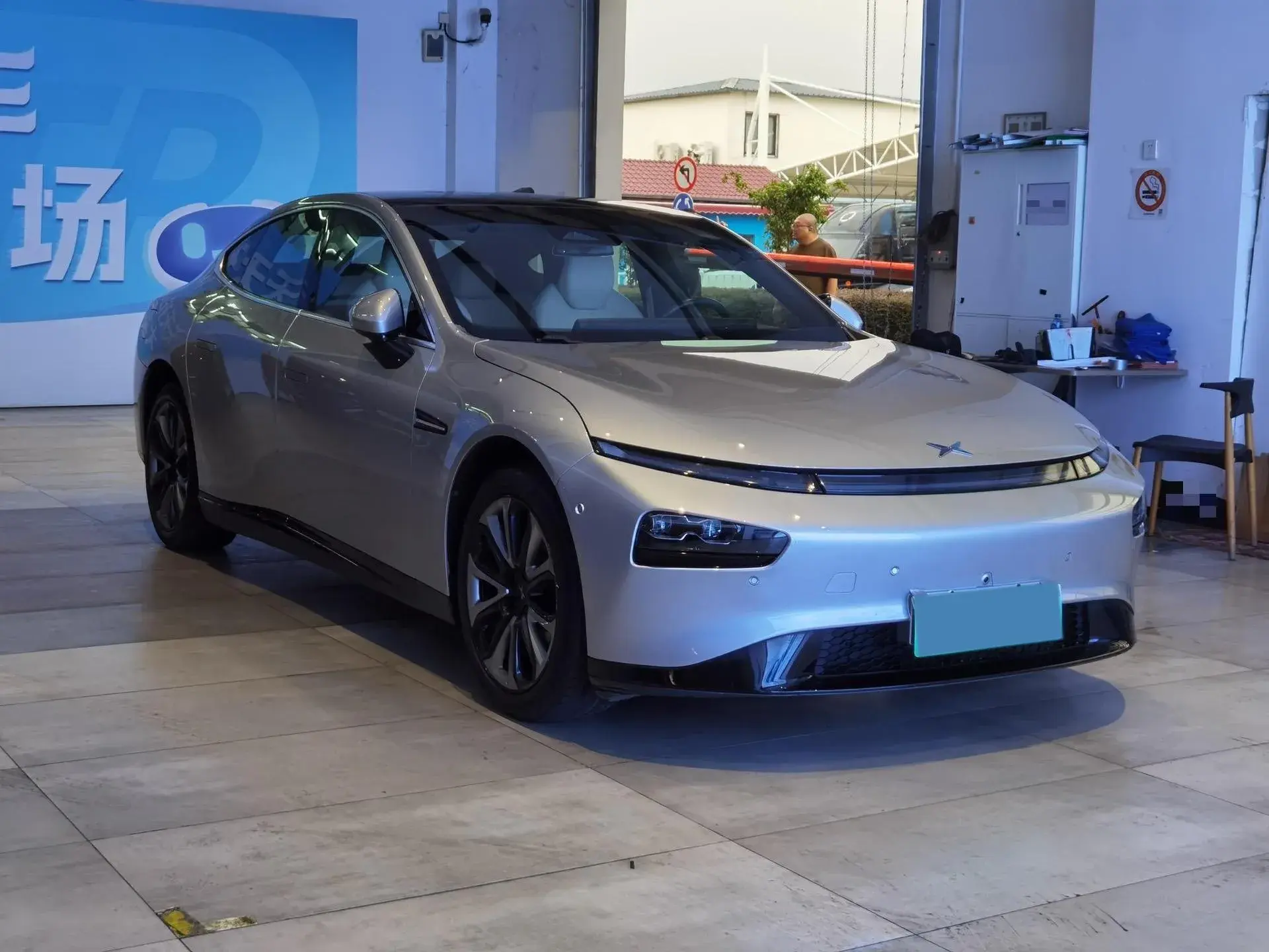 2021 XPENG P7 thumbnail 3