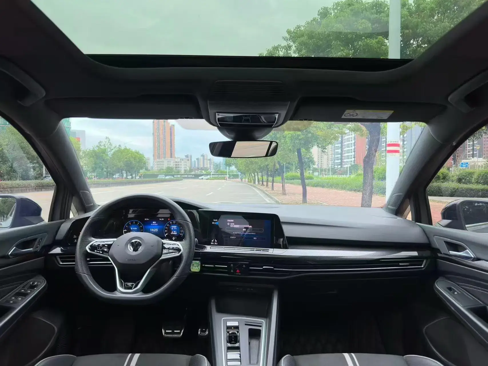 2021 VOLKSWAGEN GOLF thumbnail 4