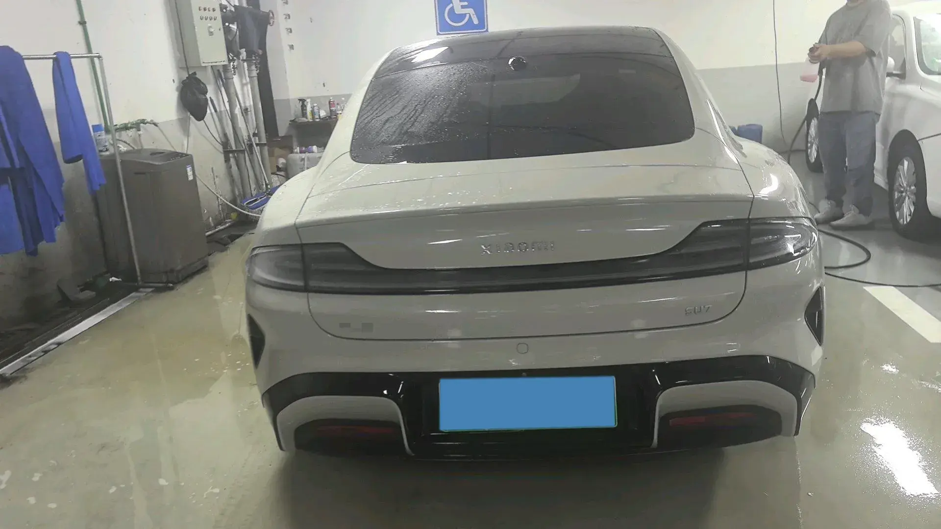 2024 MI SU7 thumbnail 2