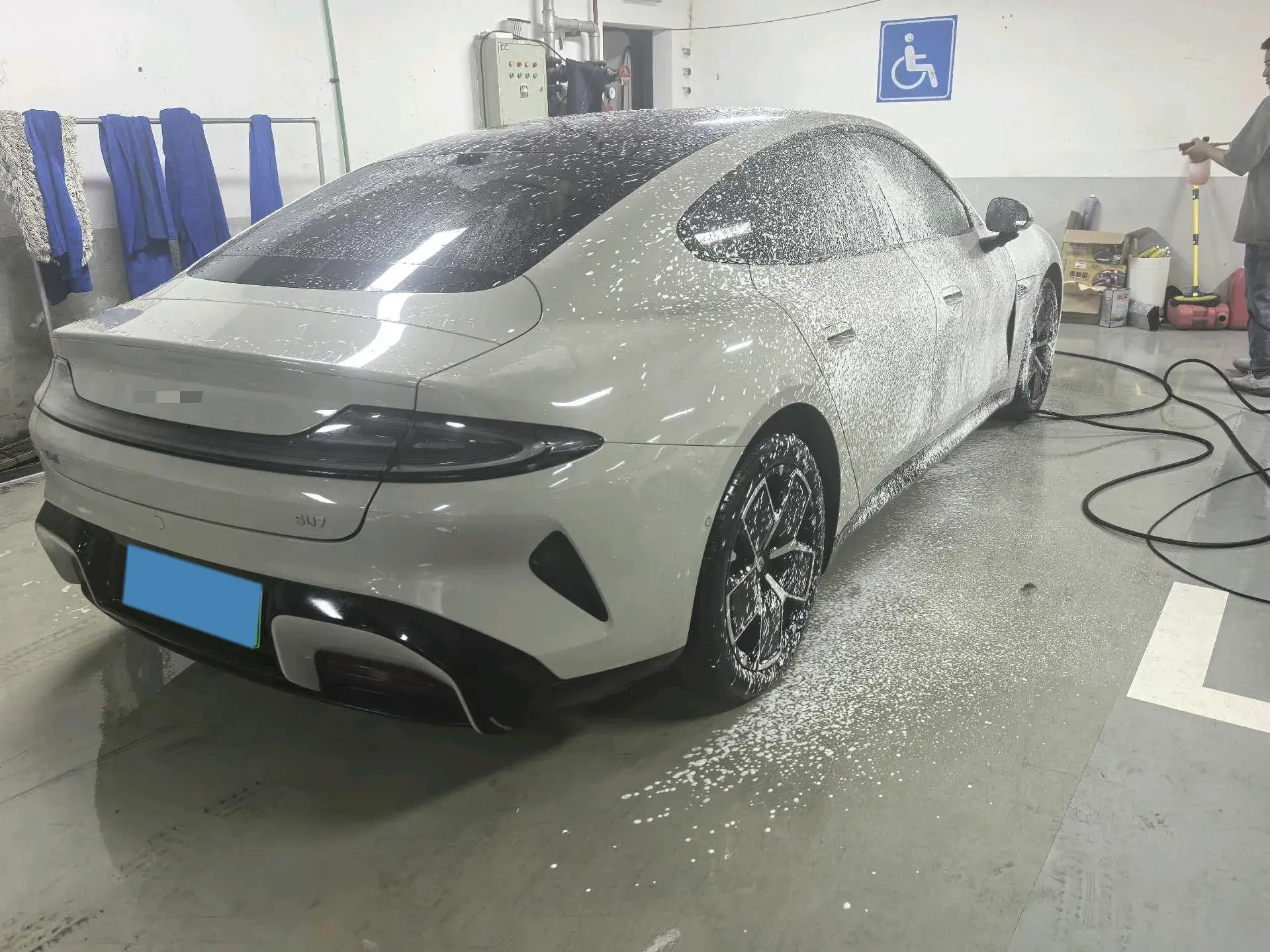 2024 MI SU7 thumbnail 3