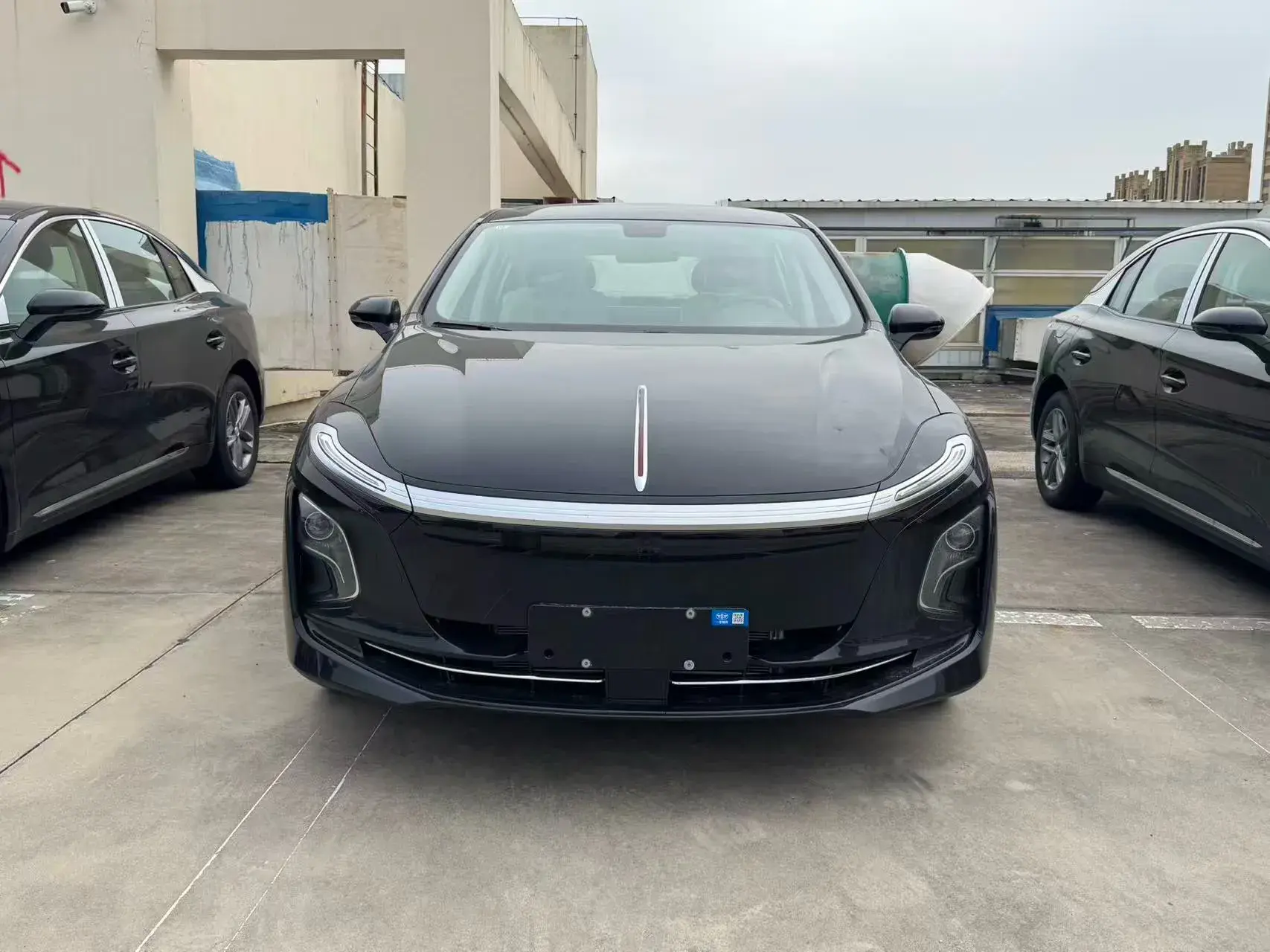 2025 HONGQI E-QM5 thumbnail 2