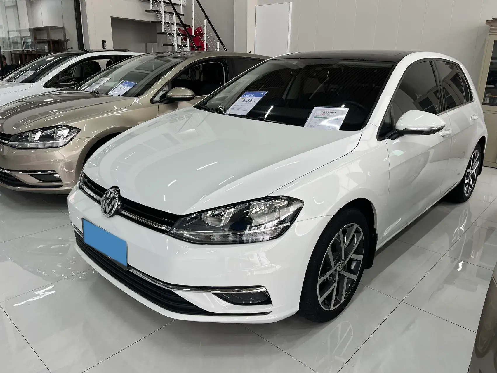 2020 VOLKSWAGEN GOLF view 1