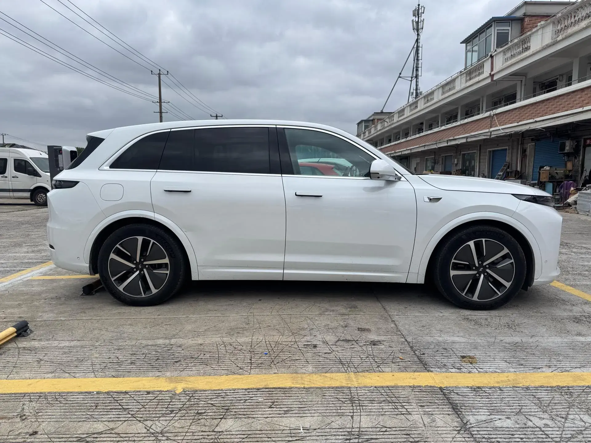 2024 LI L7 thumbnail 4