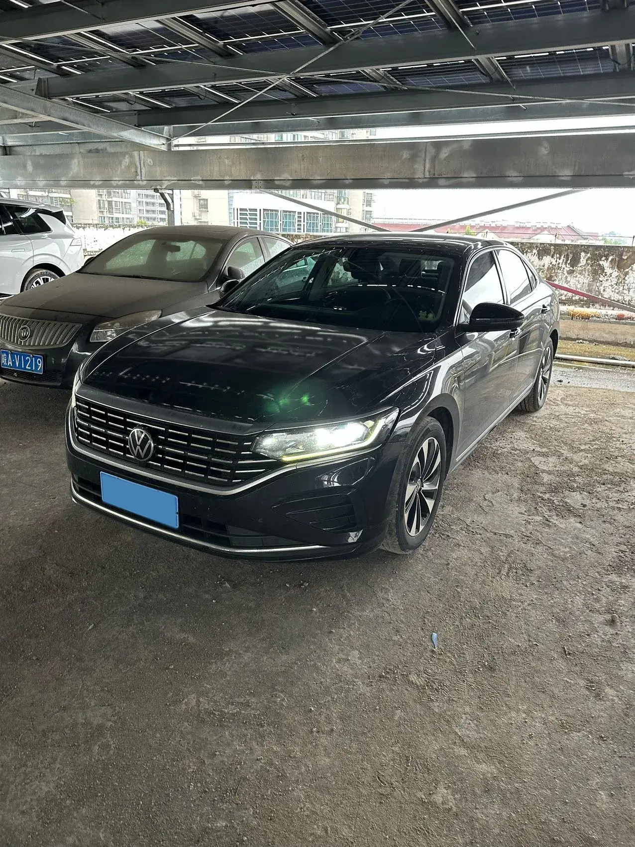 2022 VOLKSWAGEN PASSAT view 1