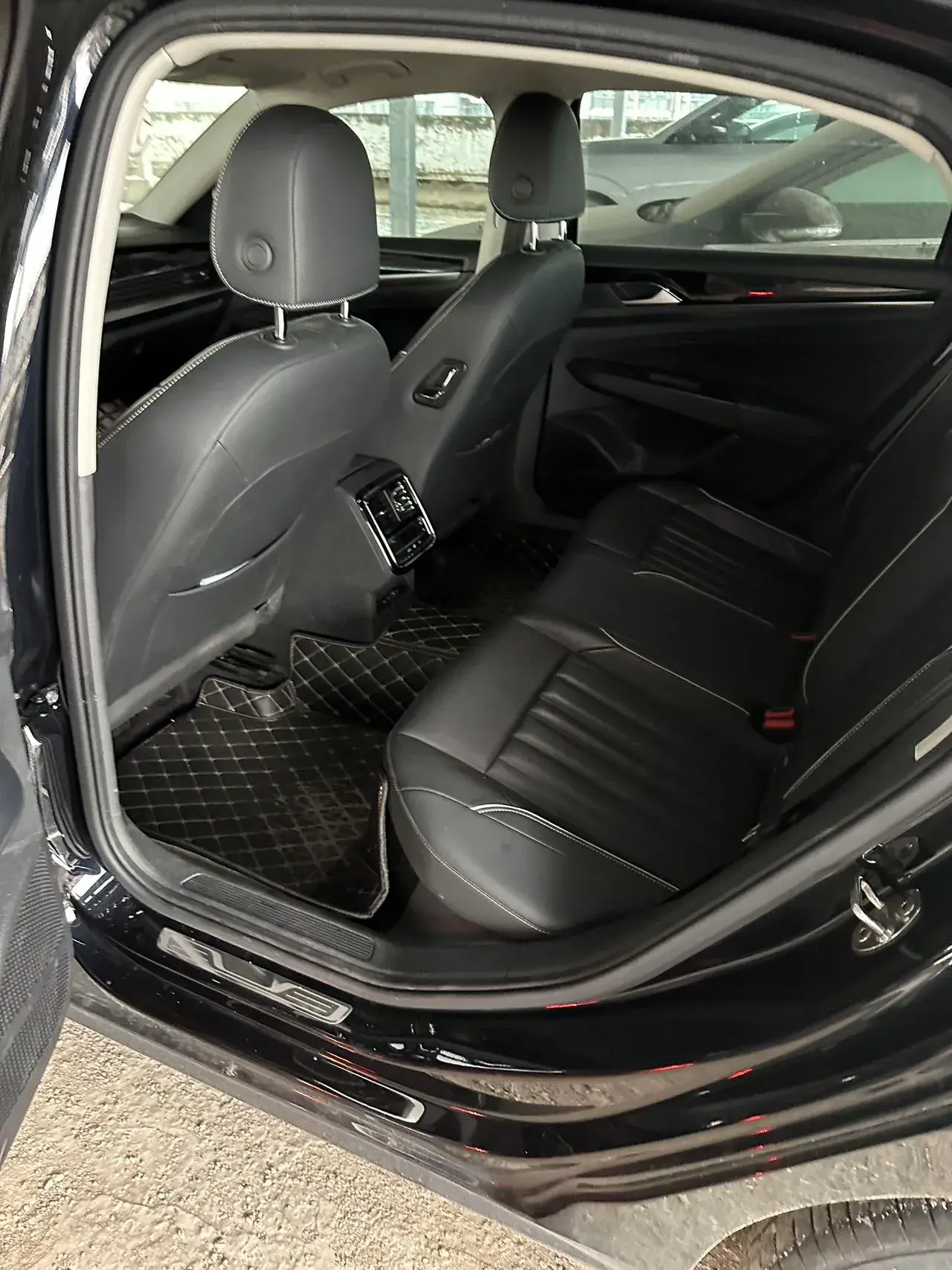 2022 VOLKSWAGEN PASSAT thumbnail 3