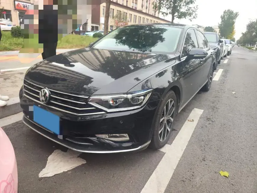 2020 VOLKSWAGEN MAGOTAN view 1