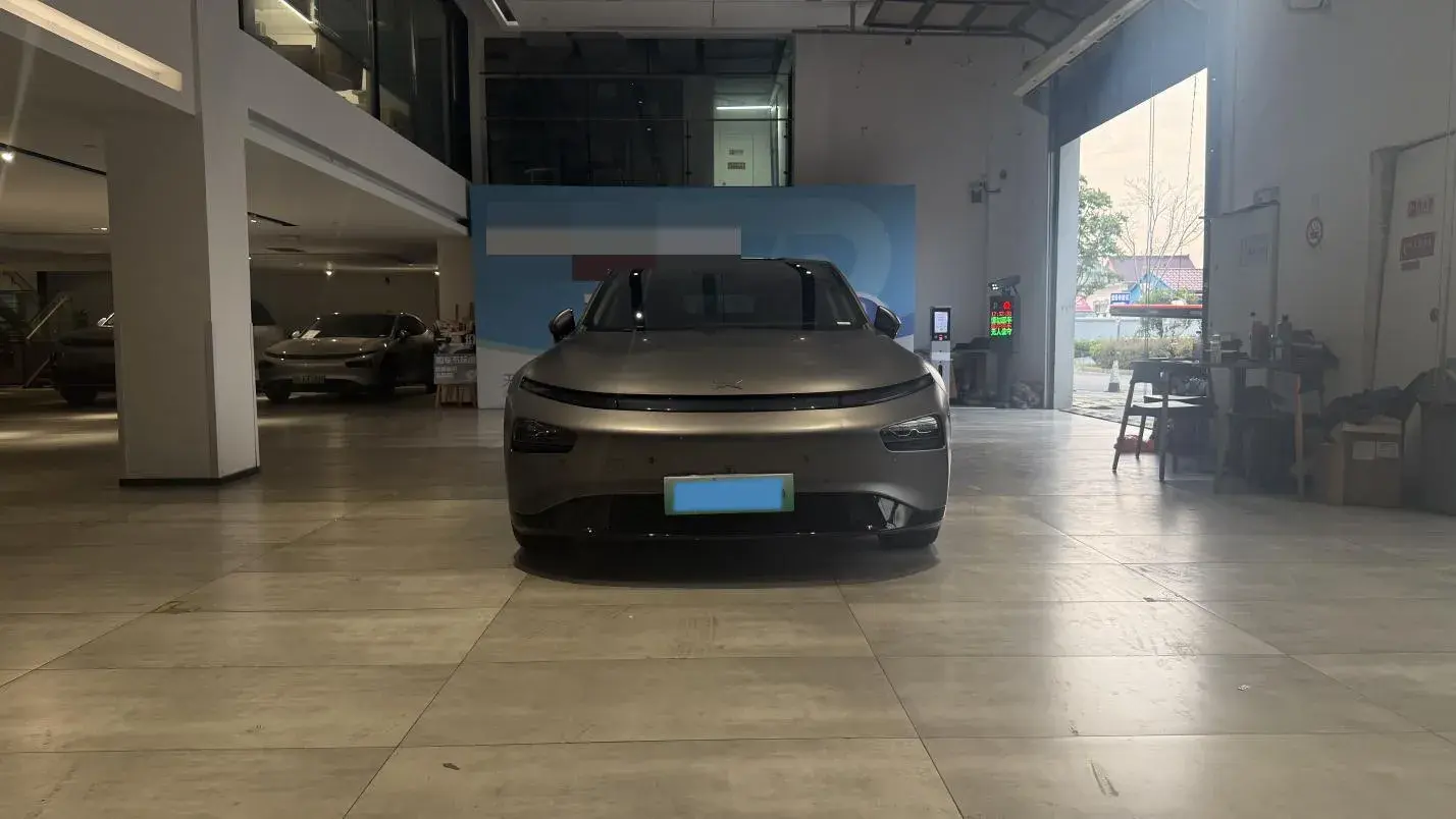 2022 XPENG P7 thumbnail 2
