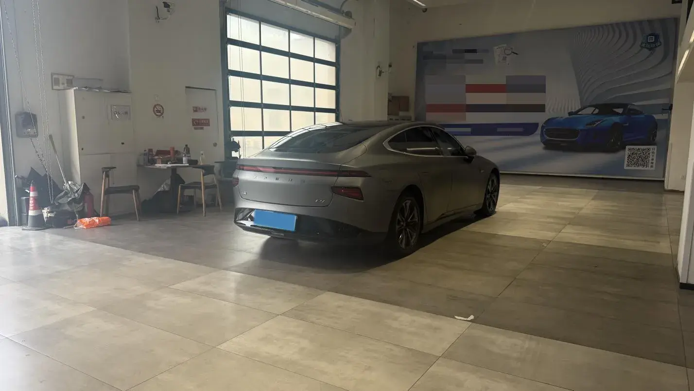 2022 XPENG P7 thumbnail 4