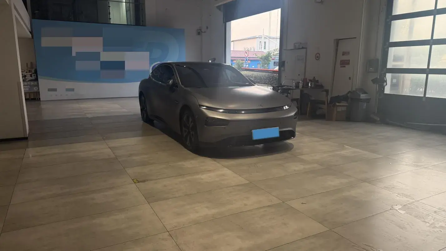 2022 XPENG P7 thumbnail 3