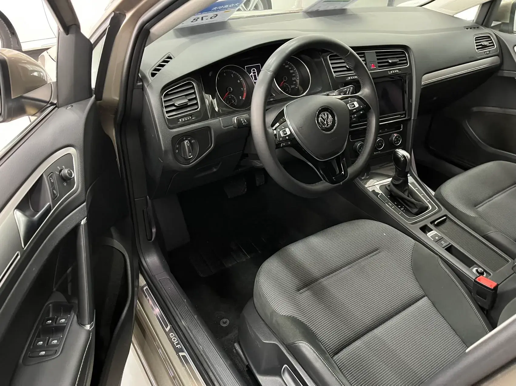 2019 VOLKSWAGEN GOLF thumbnail 3