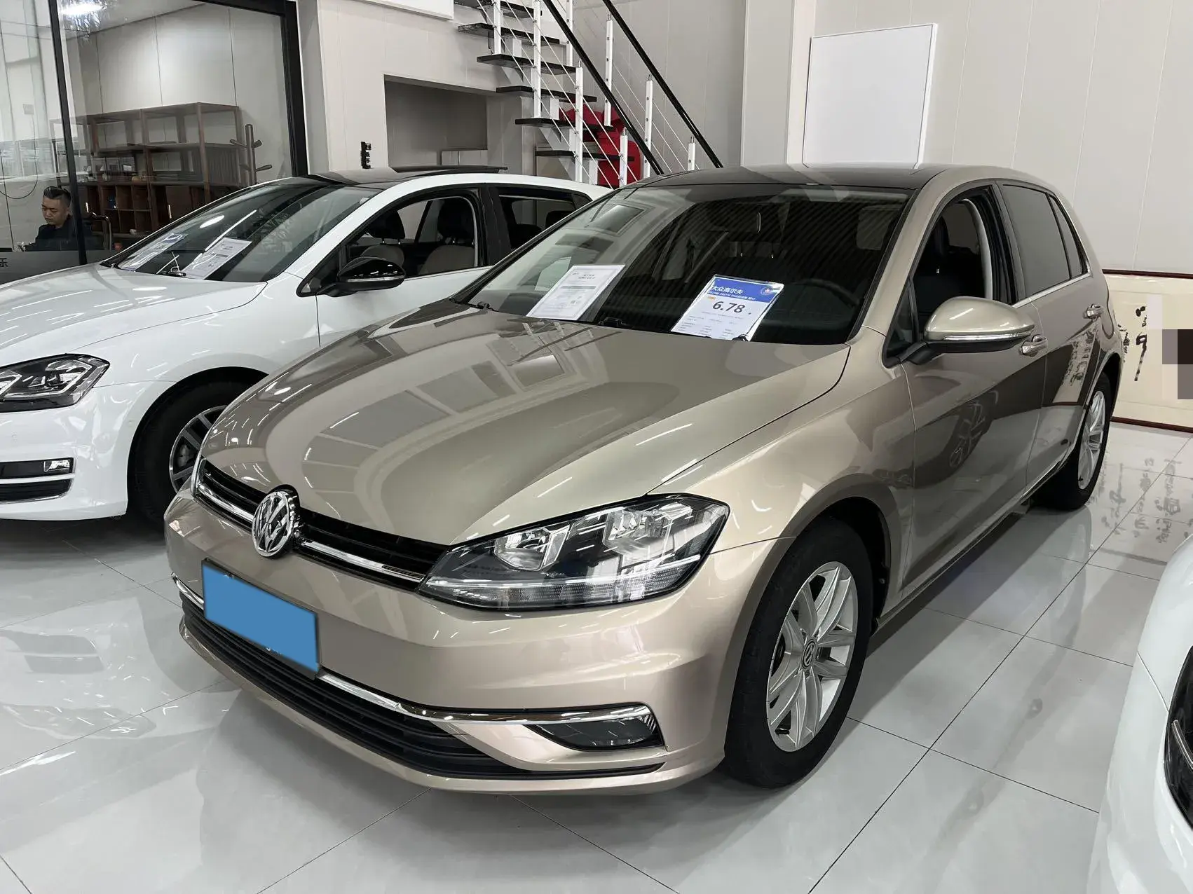 2019 VOLKSWAGEN GOLF view 1