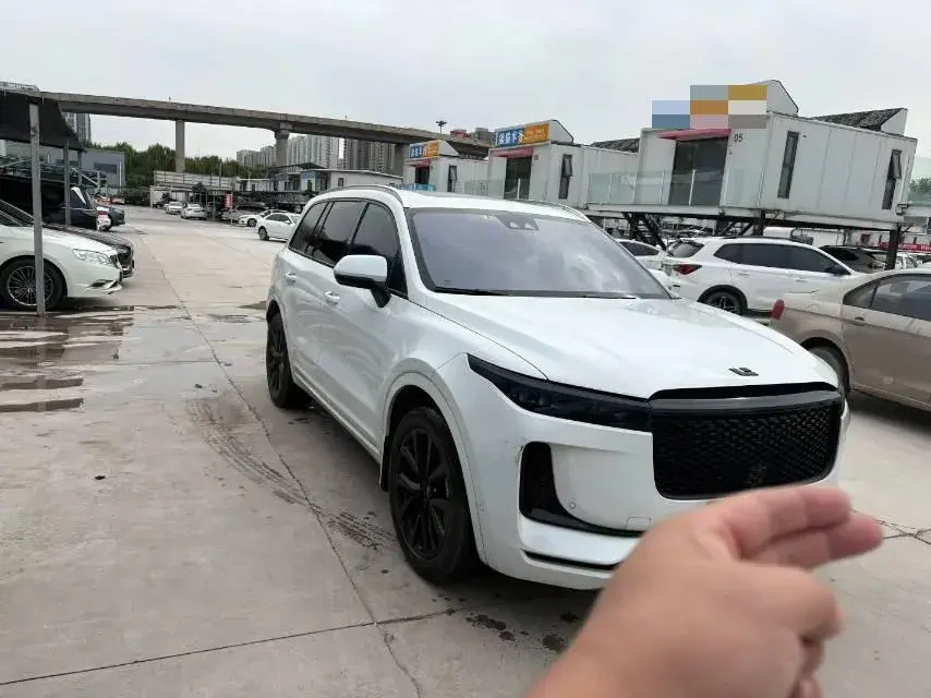 2020 LI ONE thumbnail 3