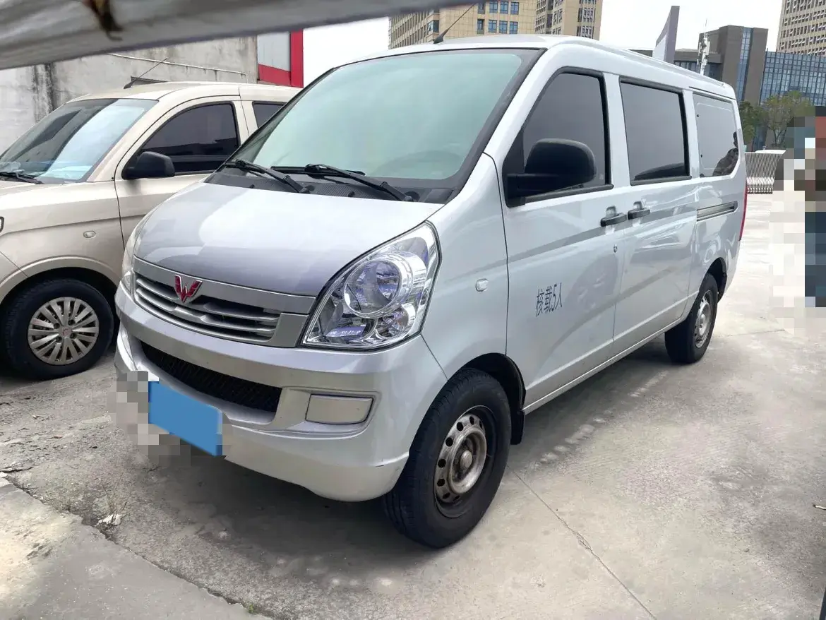2022 WuLing RongGuang S 1.2L 76HP L4 5MT