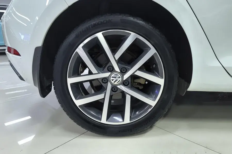 2020 VOLKSWAGEN GOLF thumbnail 4