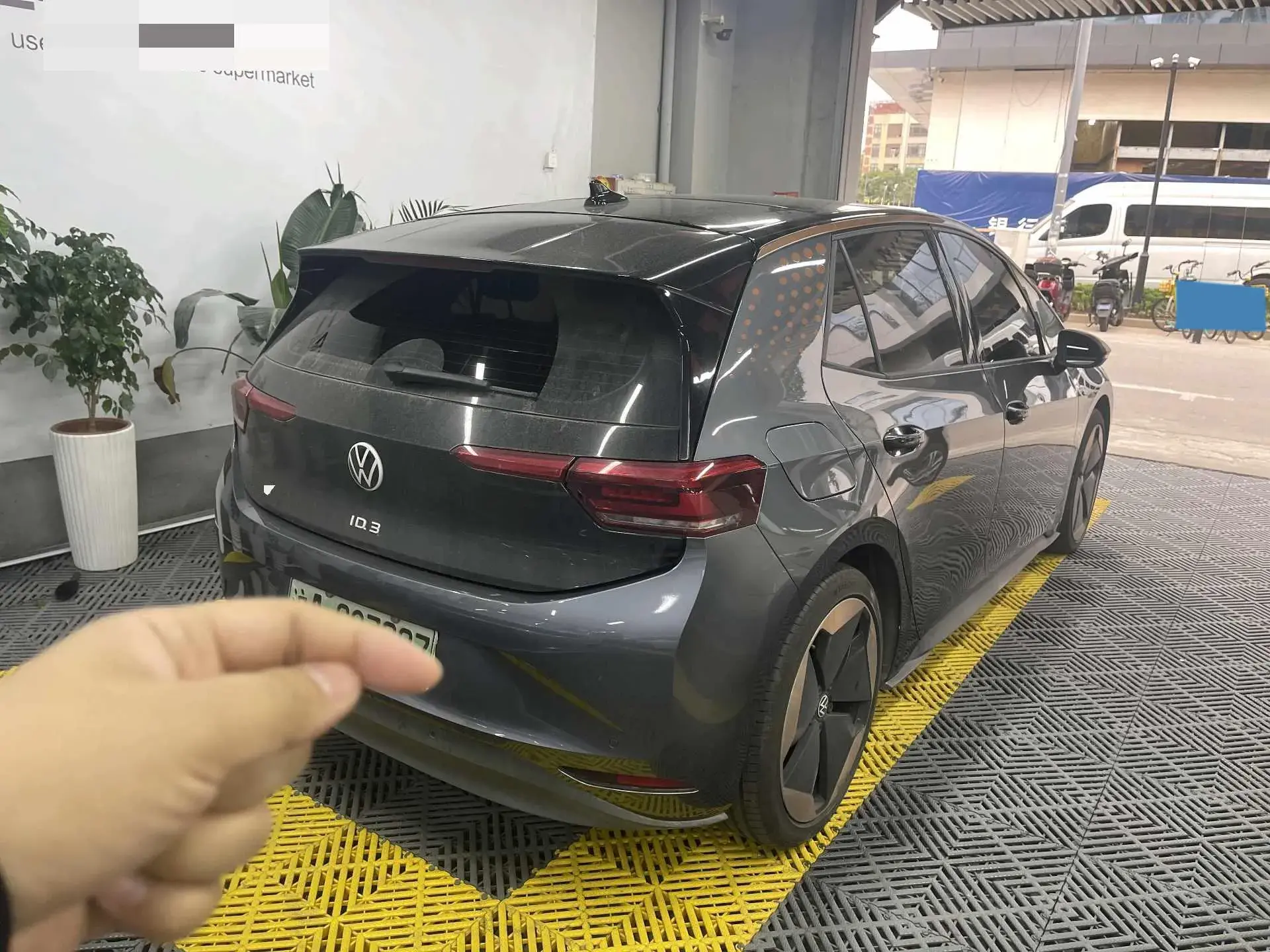 2024 VOLKSWAGEN ID.3 thumbnail 3