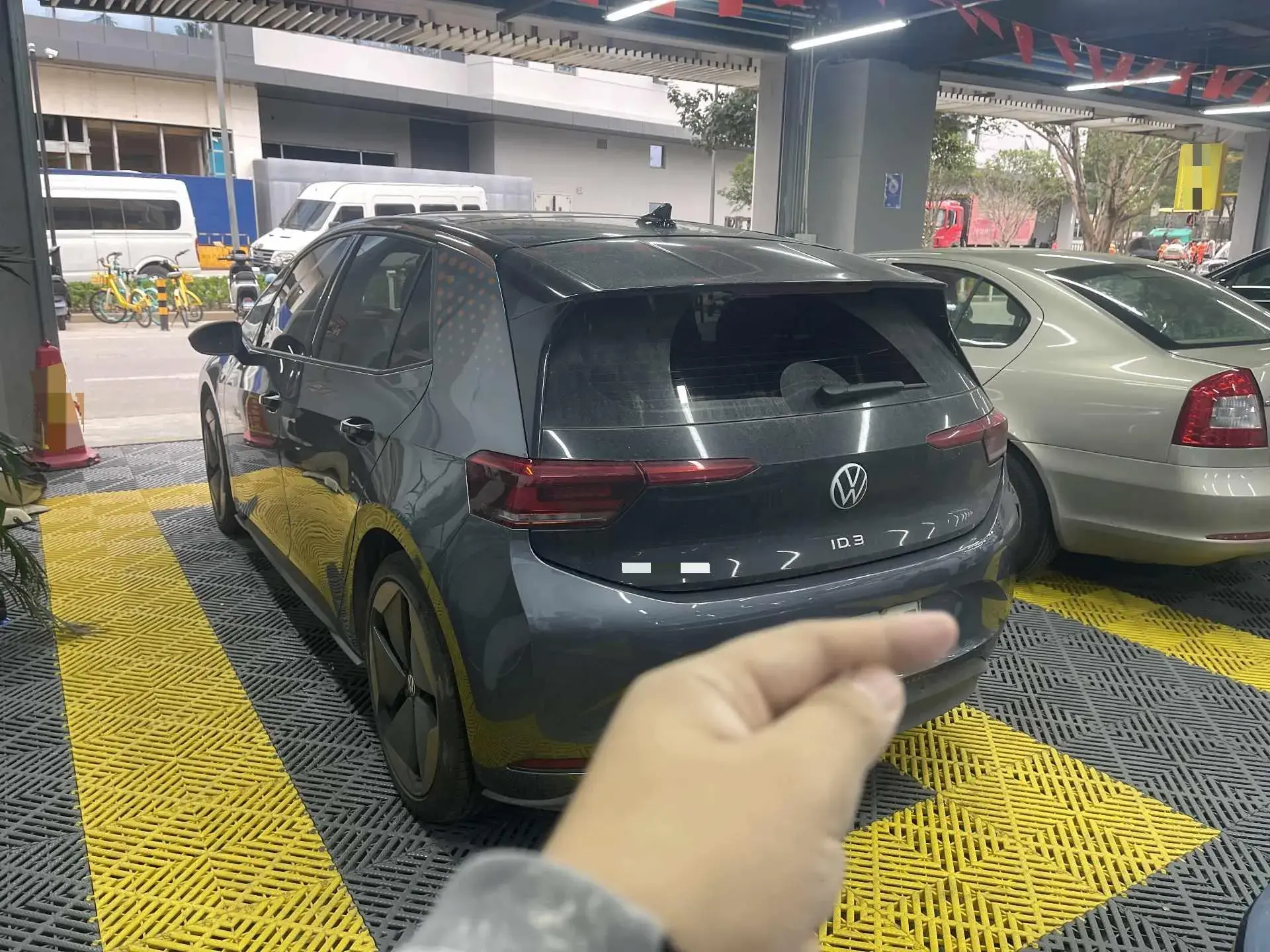 2024 VOLKSWAGEN ID.3 thumbnail 4