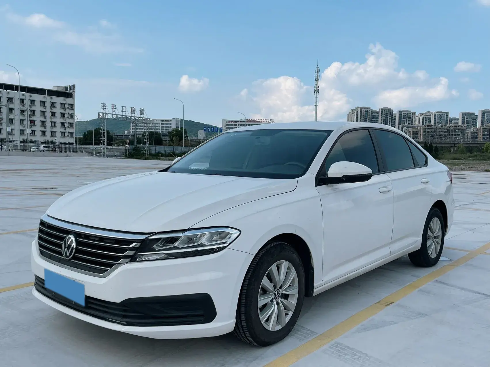 2021 VOLKSWAGEN LAVIDA view 1
