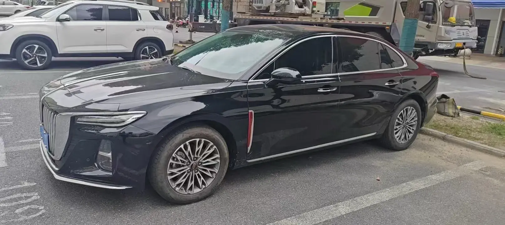 2023 HONGQI H5 thumbnail 4