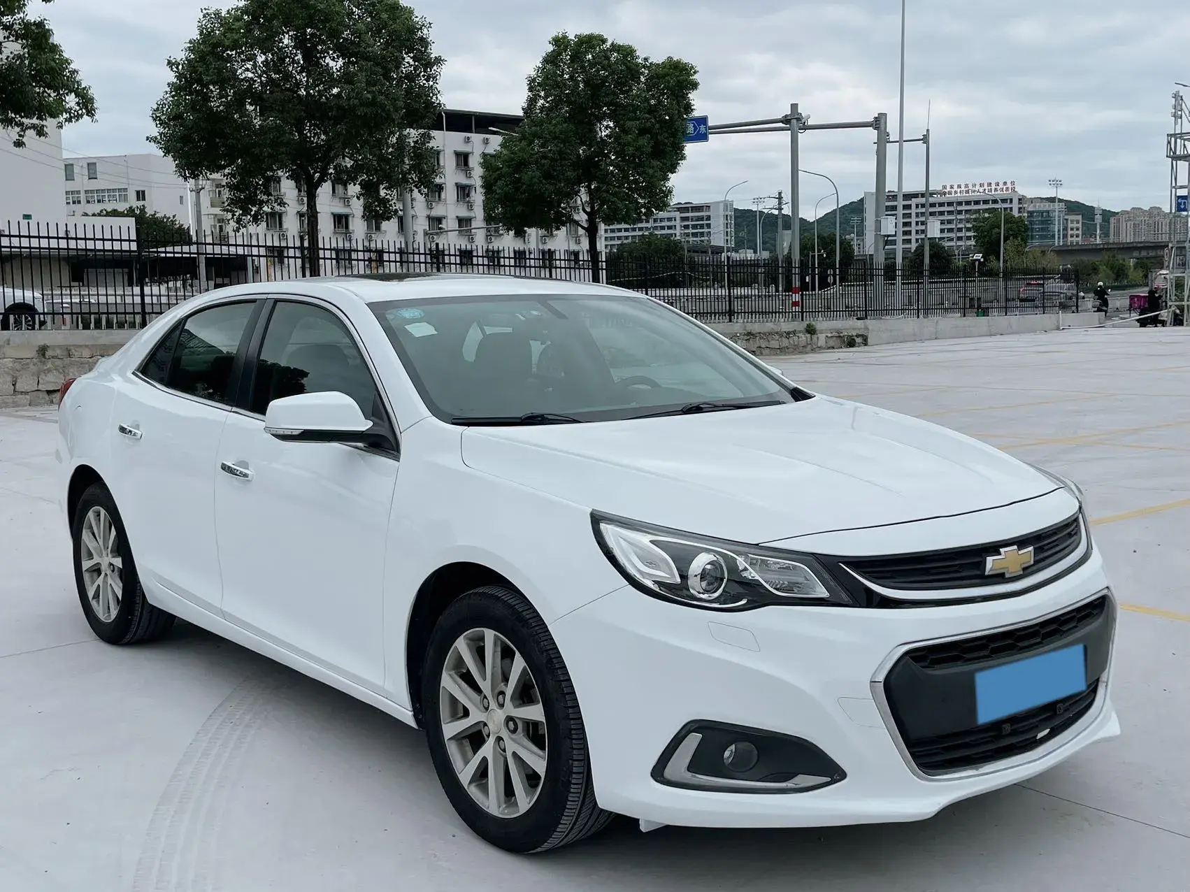 2018 CHEVROLET MALIBU thumbnail 3