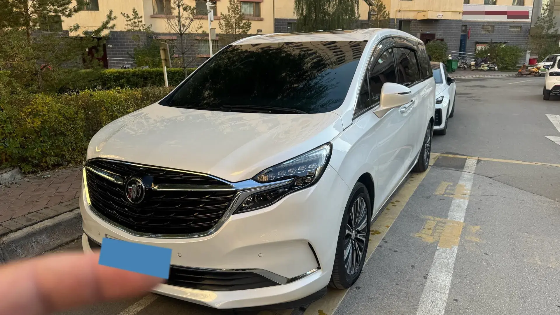 2020 BUICK GL8 view 1