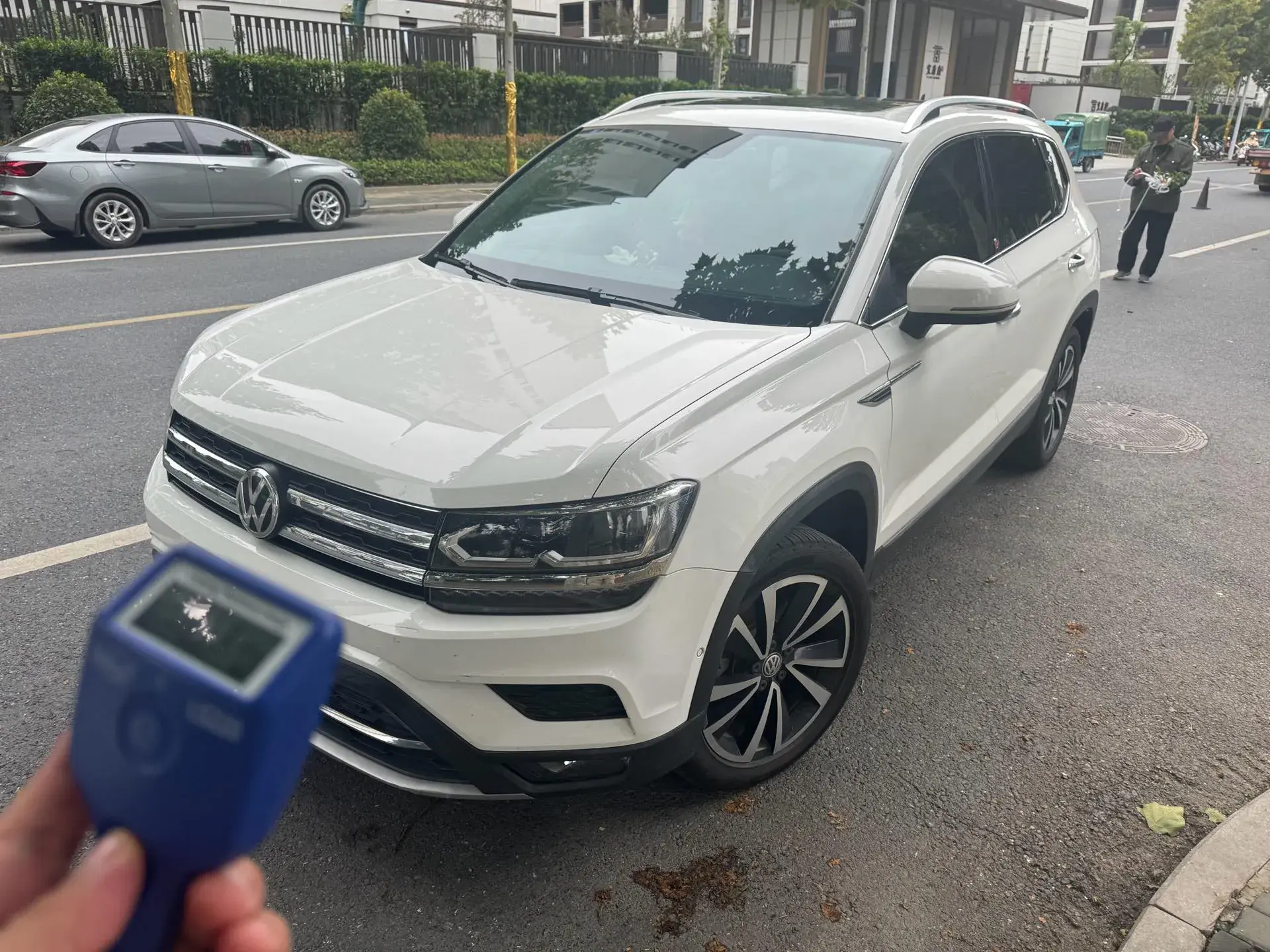 2019 VOLKSWAGEN THARU view 1