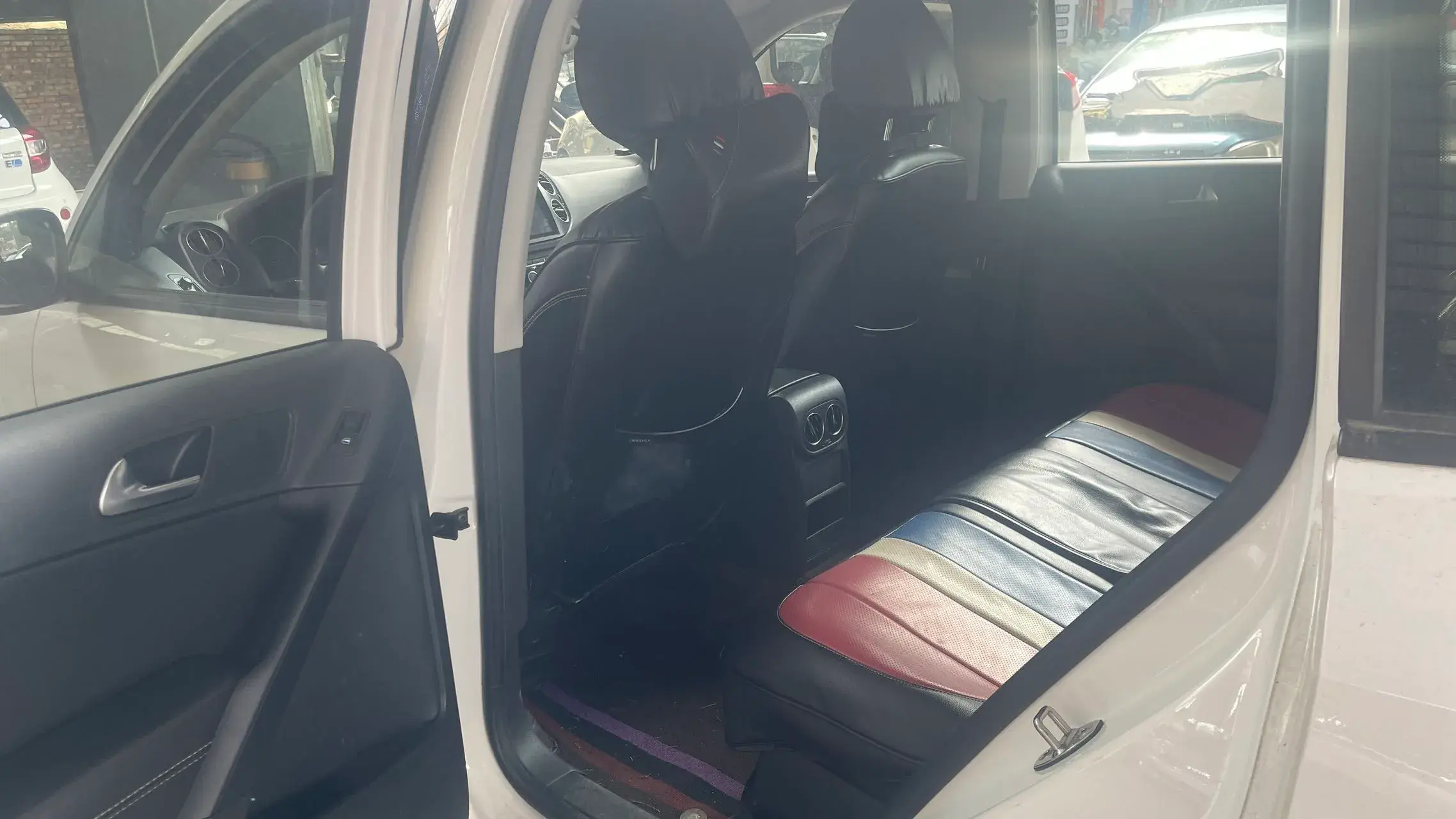 2017 VOLKSWAGEN TIGUAN thumbnail 3