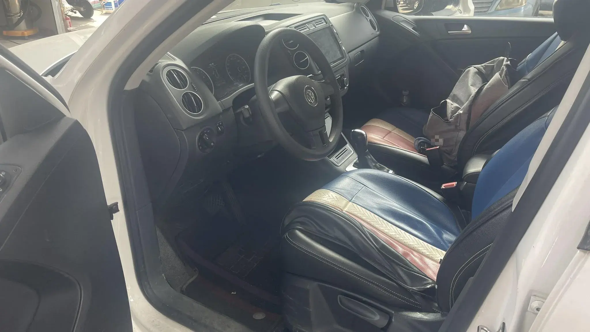 2017 VOLKSWAGEN TIGUAN thumbnail 2