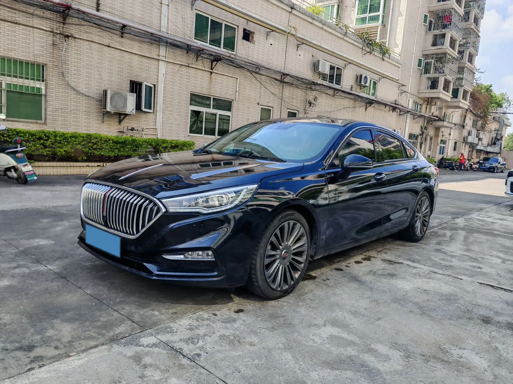 2020 HONGQI H5 view 1