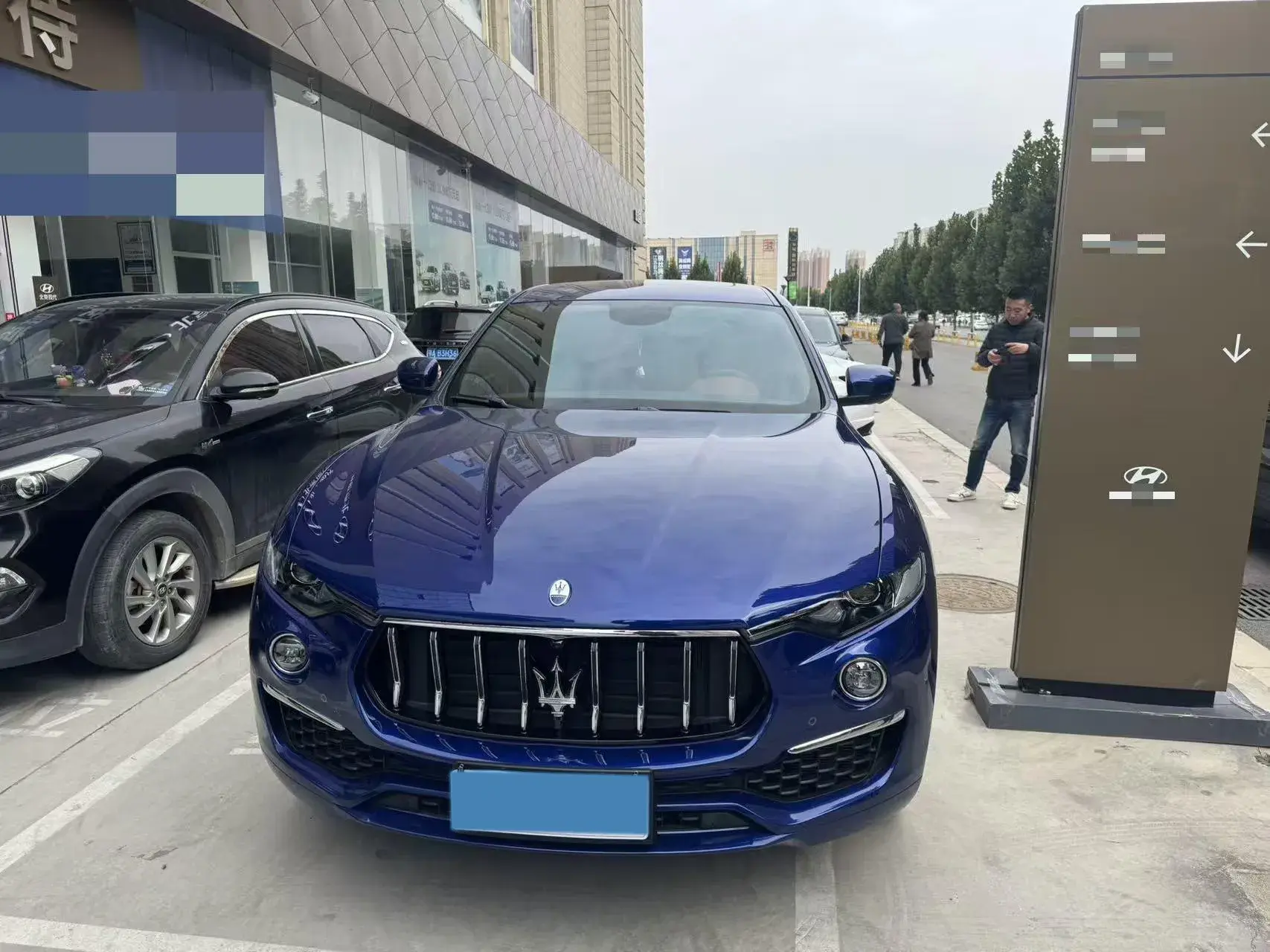 2022 MASERATI LEVANTE thumbnail 2
