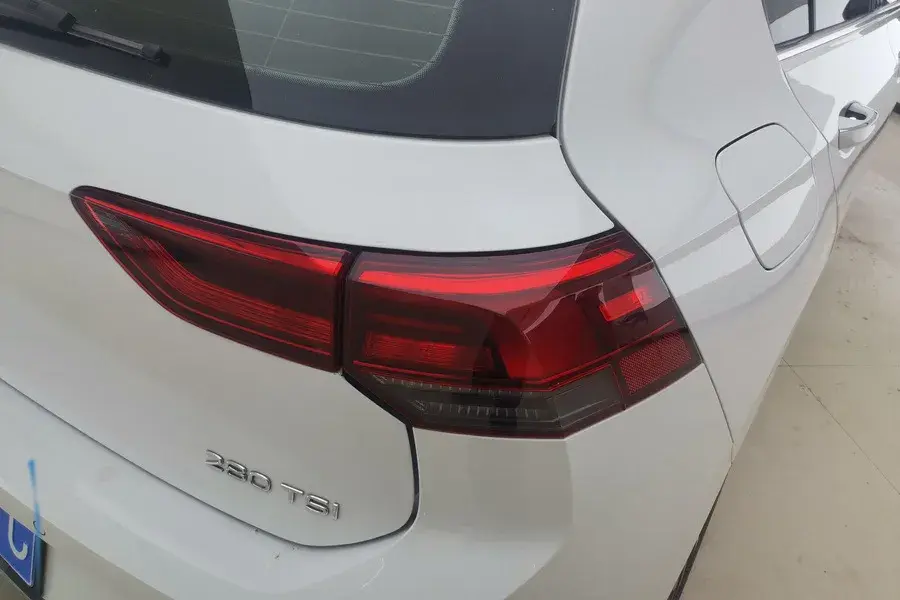 2021 VOLKSWAGEN GOLF thumbnail 4