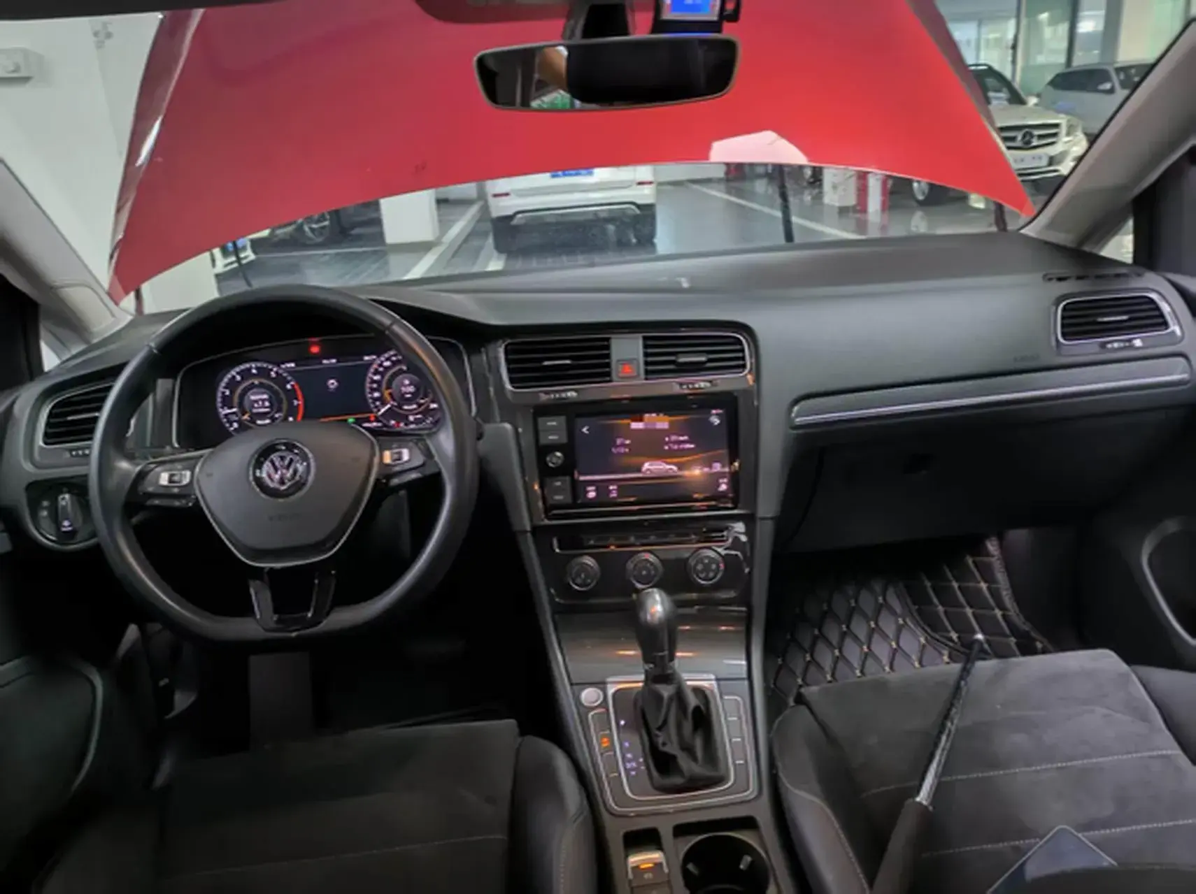 2019 VOLKSWAGEN GOLF thumbnail 3