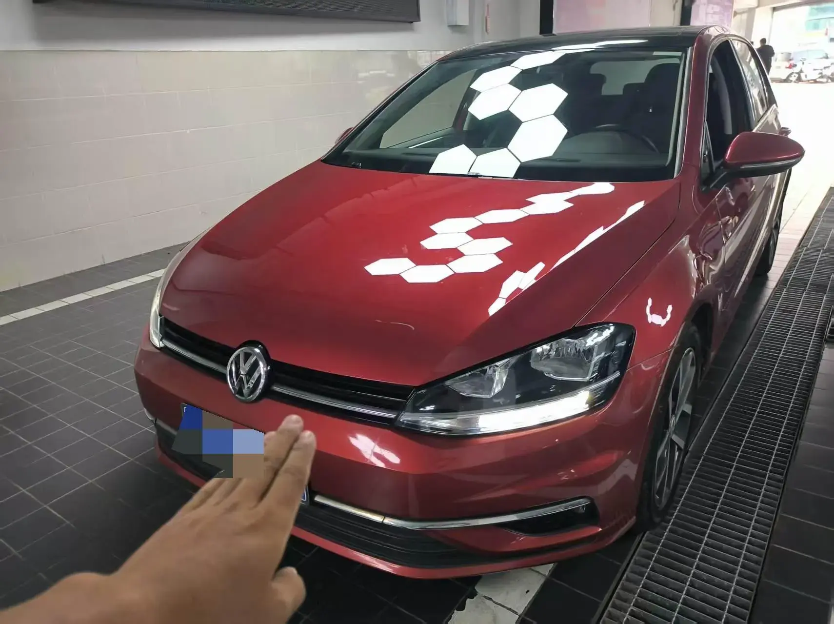 2019 VOLKSWAGEN GOLF view 1