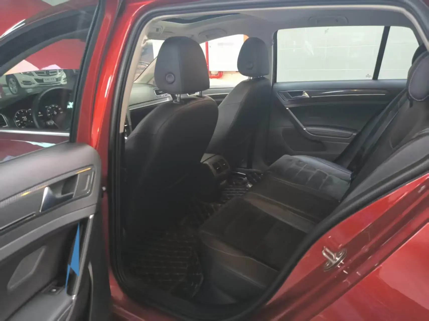 2019 VOLKSWAGEN GOLF thumbnail 4