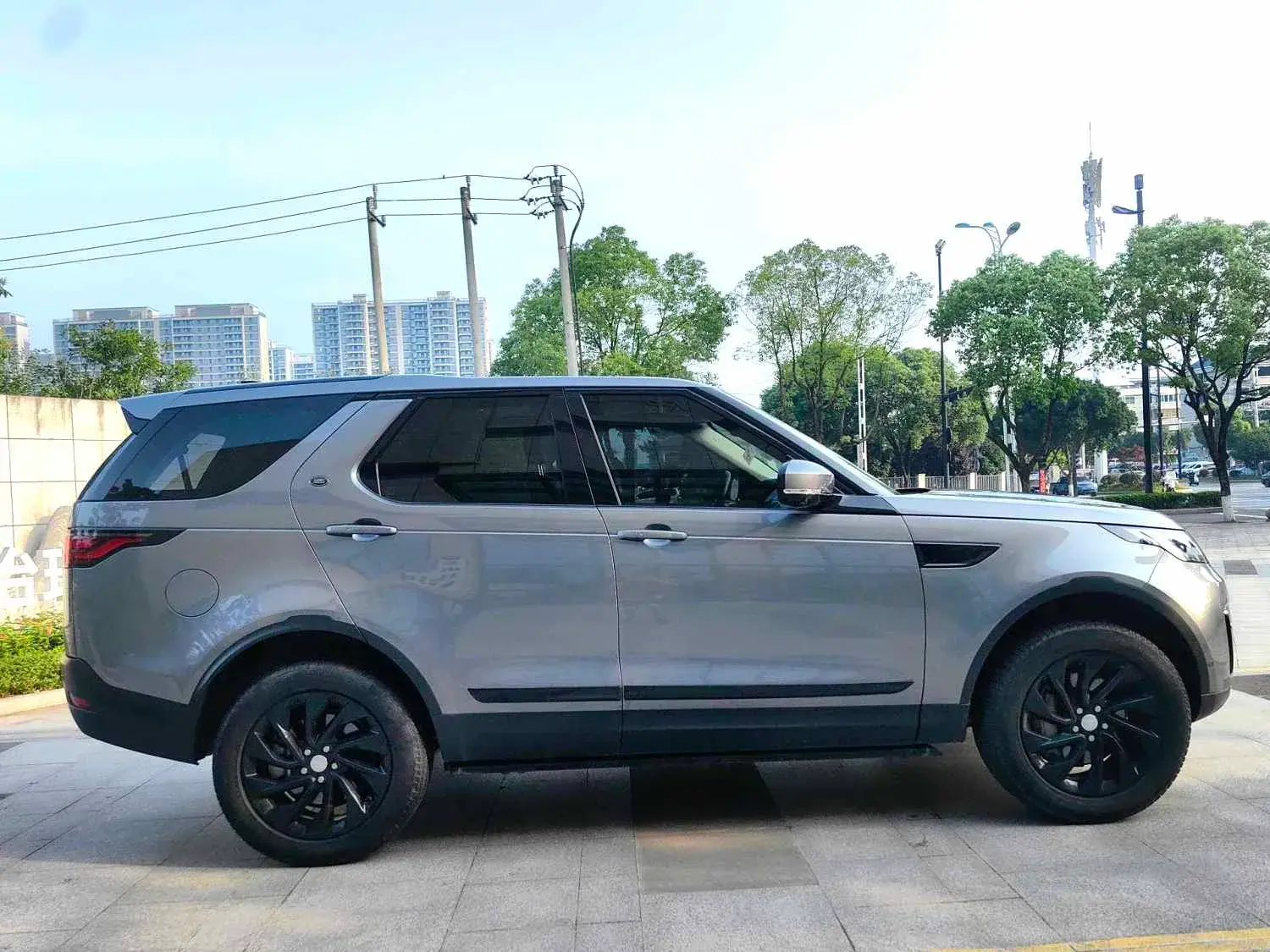 2021 LAND ROVER thumbnail 4