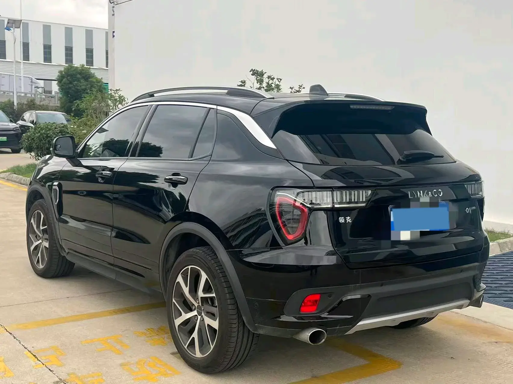 2017 LYNK&CO 01 thumbnail 4